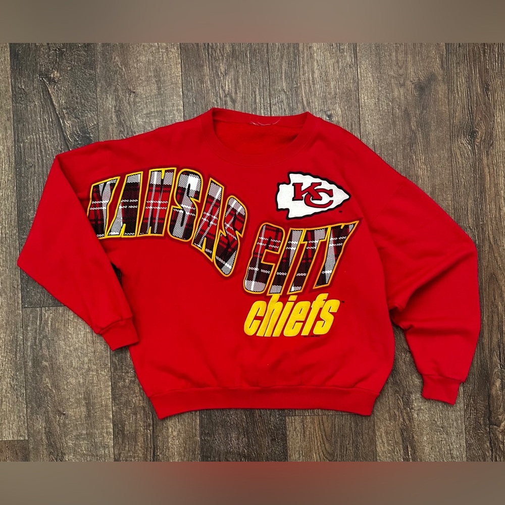 Vintage Red Plaid Spellout Kansas City Chiefs Crewneck Sweatshirt ❤️💛